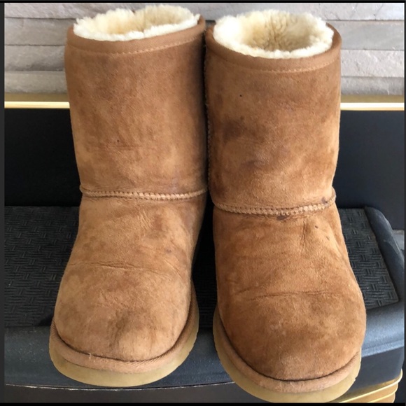 UGG Shoes - UGGS Ladies Size 5 Pre=loved in good condition